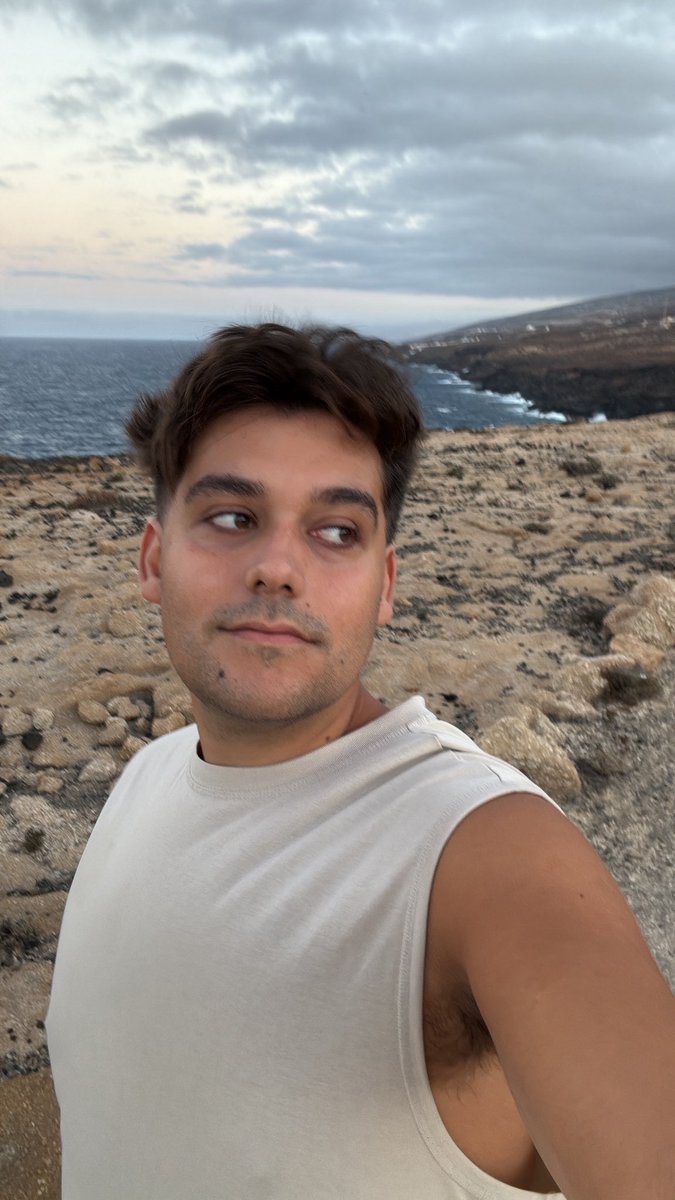 Daavidriveraa's tweet image. Que bien sienta el sol y la playita 🥵☀️