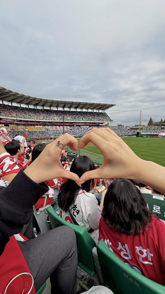 tiki☠️ tweet media