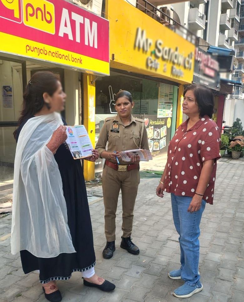 moradabadpolice's tweet image. #SSP @moradabadpolice के निर्देशन में जनपदीय MST पुलिस द्वारा #MissionShakti5 अभियान फेज-5 के तहत थाना क्षेत्रा0 भ्रमणशील रहकर महिलाओं/बालिकाओ को हेल्पलाइन नं0- 1090,112,181,1098,1930,1076 व UPCOP ऐप से प्राप्त होने वाली सुविधाओं आदि के बारे में जागरूक किया गया।

#UPPolice