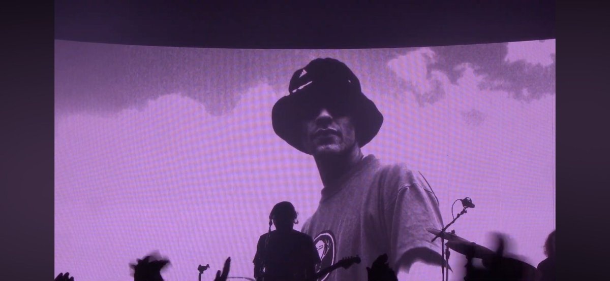 NunnyOfficial's tweet image. Brilliant, emotional, awesome. What a night summed up in one photo @FeederHQ #BirminghamO2 #ComfortInSound 

Now for @IdlewildtheBand if Carling did weekends!!