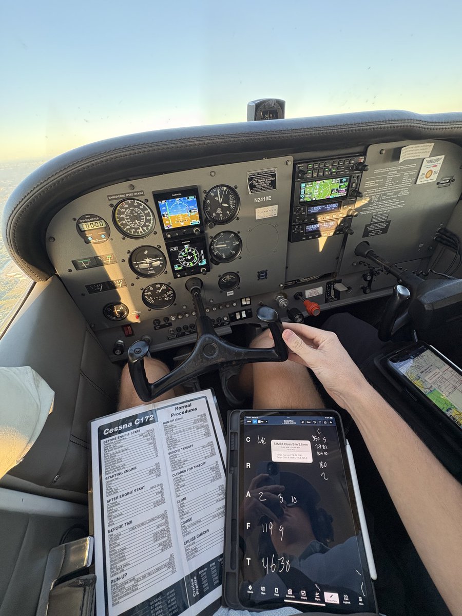 ConnorGerrell's tweet image. Do what you love while you’re young!
#pilot #aviation