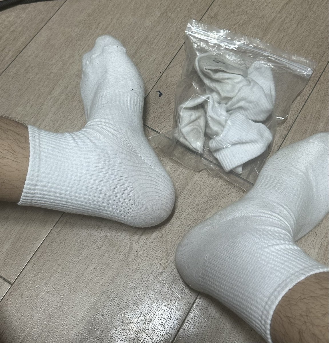 내일부터 양말 새로 신을건데 살 ㅂㅅ 기어오자 ㅋㅋ 런닝며칠씩 뛰고 보내줄게 ~ 게시물 보고만 해소하지말고 ㅎㅎ