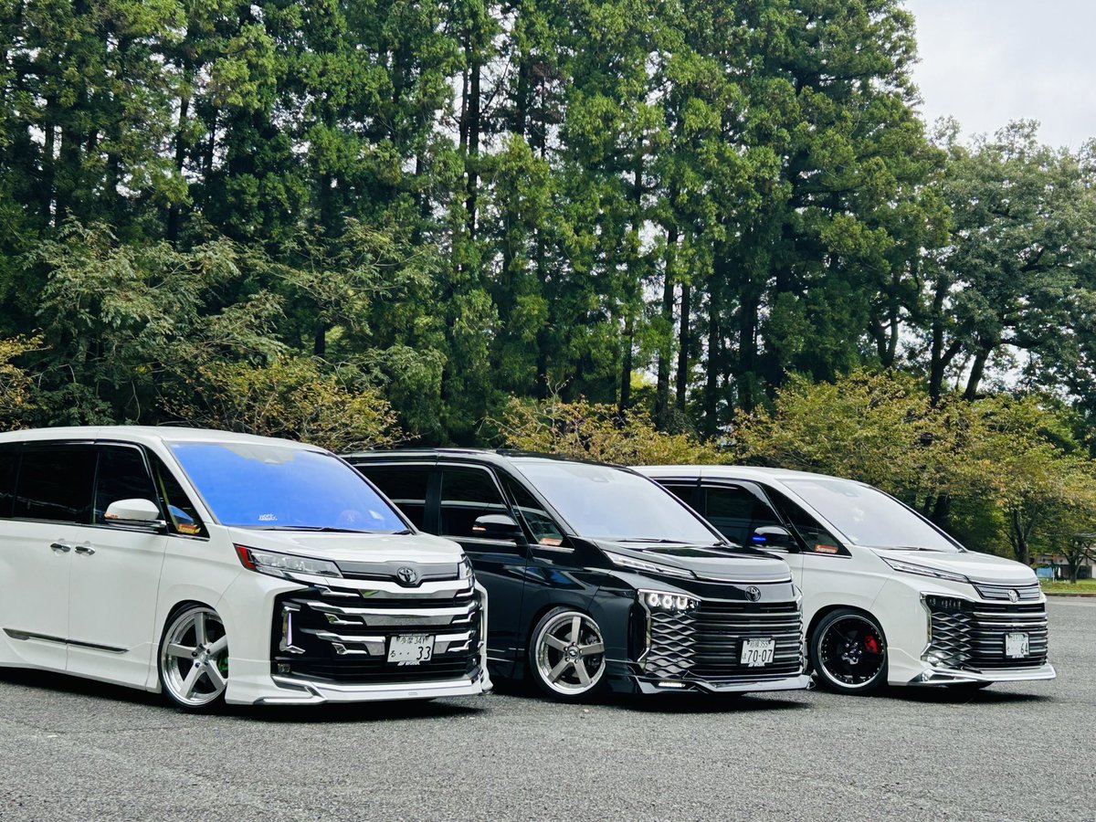 hi_ushicy's tweet image. タイヤトラブルで高雄に行けなかったですが、ご近所の五本スポーク会に行けて楽しかった☺️🫶
写真いつもありがとうございます🤲
ハラミステーキも美味しくて最高でした！
#五本スポークの会
#workナンバーフレームの会
#workwheel 
#90NOAH
#90VOXY
#だいすけさん界隈