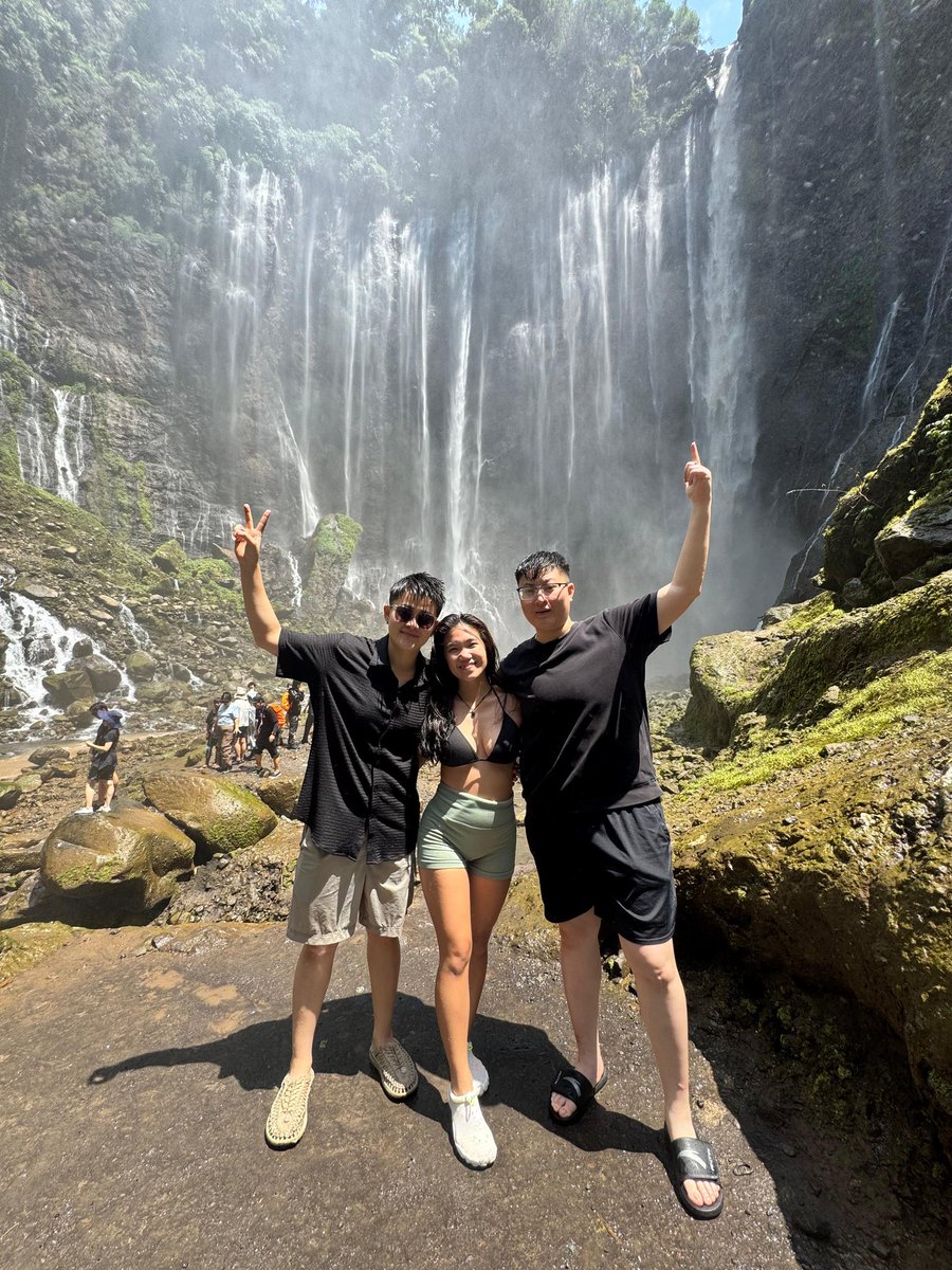 JAVAGOLDENTOUR's tweet photo. Tumpak Sewu waterfall Indonesia 
https://t.co/sdLMBvE1Mm https://t.co/YZlEY1JodB