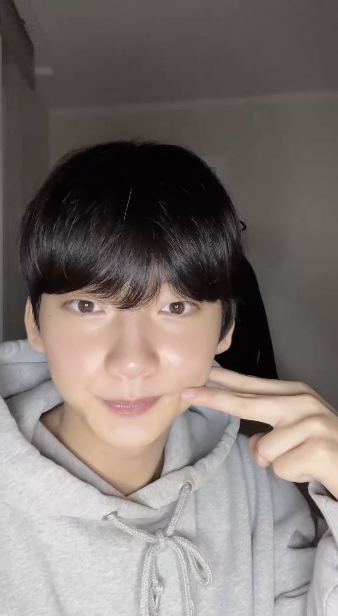 오늘 라방도 시간 가는 줄도 모르고 봤네 ㅠㅠ

감기 기운 때문에 컨디션 안좋았을 텐데
꾸욱- 참고 라방해주신 우리 민혁님 사랑스럽다💛

오늘도 매치 두 번 모두 이겨서 좋았당👍

#볼보이택틱스 #BallBoyTactics #염민혁