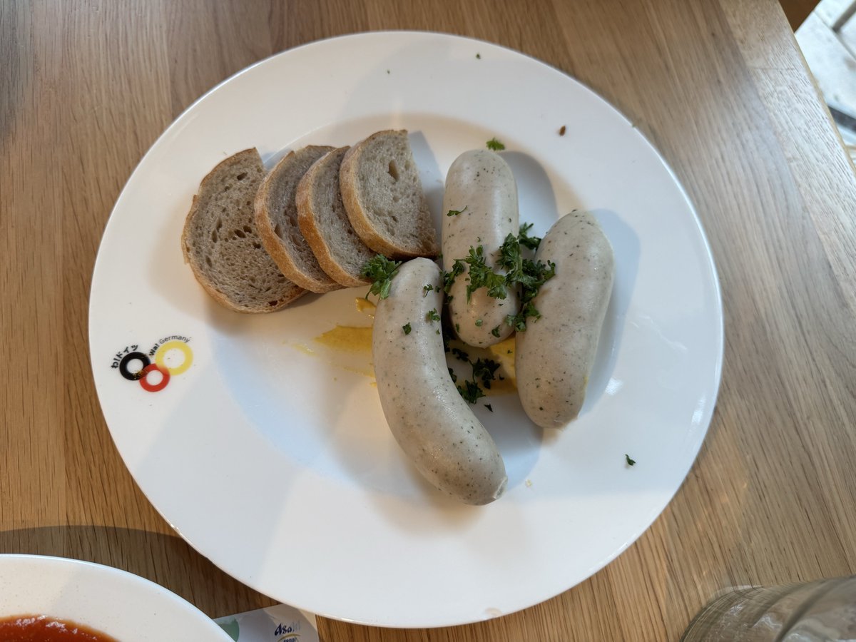UhpD6c3af1mkJDU's tweet photo. ドイツ🇩🇪館のレストラン🍽️
めっちゃ美味かった。
ホワイトソーセージ、なんなん？コレ？
#Oishiigermany #78degrees #ドイツ館
#大阪関西万博 #EXPO2025 https://t.co/wqUZEd5uLZ