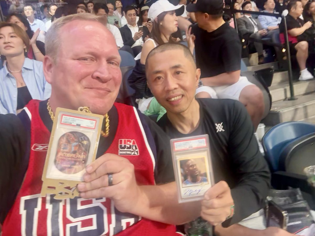 PeteIncaviglia's tweet image. I find myself at the NBA game in Macau because, why wouldn't I? Then two rows ahead of me I see a guy showing off some monster PSA cards to girls who he is with. They didn't seem particularly impressed, but I was.
I went down to his row and we became new besties! The hobby is…