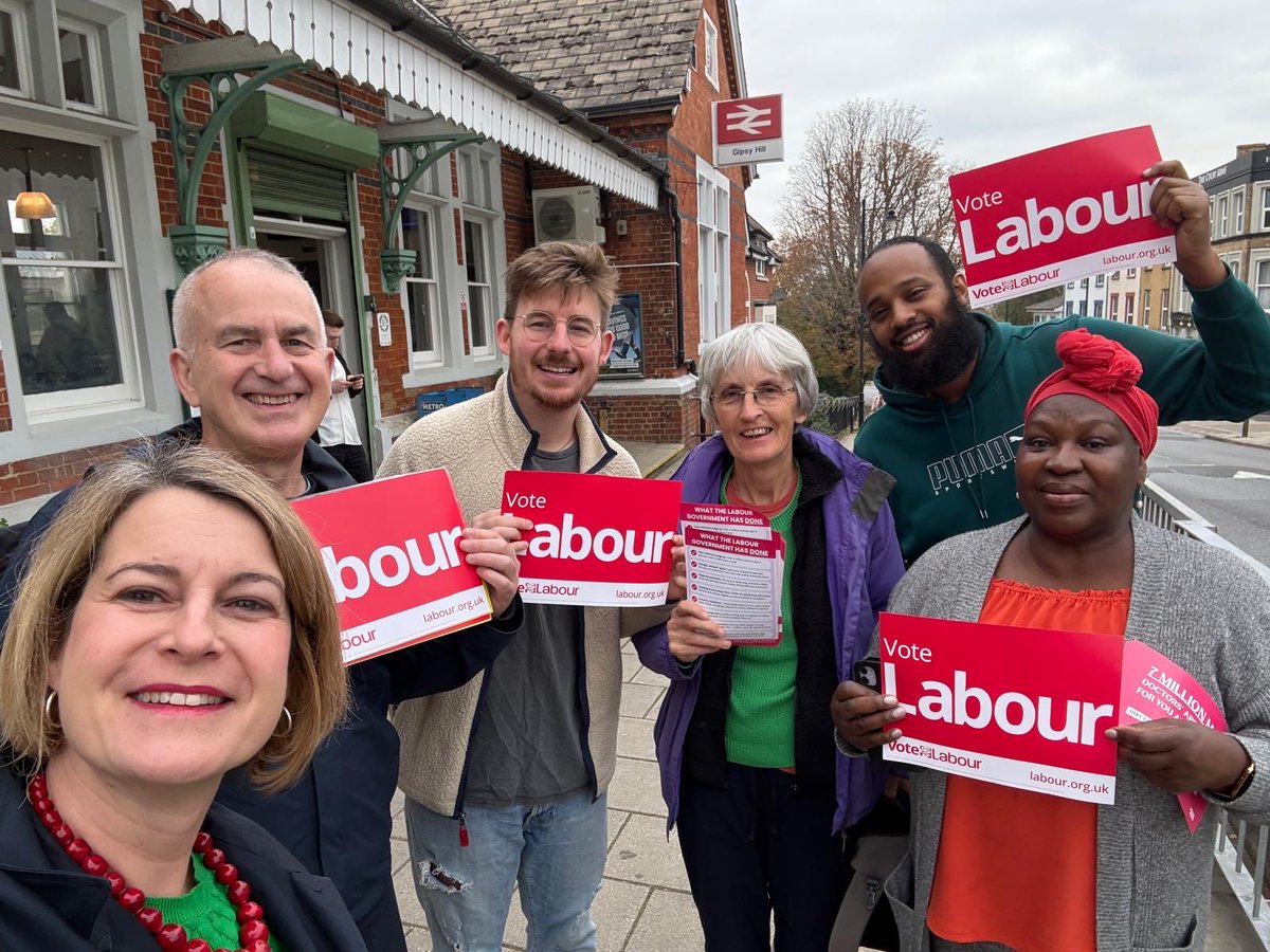 Great to be out in #GipsyHill with MP <a href="/helenhayes_/">Helen Hayes 💙🌹</a> &amp; Lambeth Cabinet Member Cllr Hashi, speaking to residents &amp; picking up issues. 

Thank you to everyone who took the time to talk - &amp; thank you as always for your support 🌹