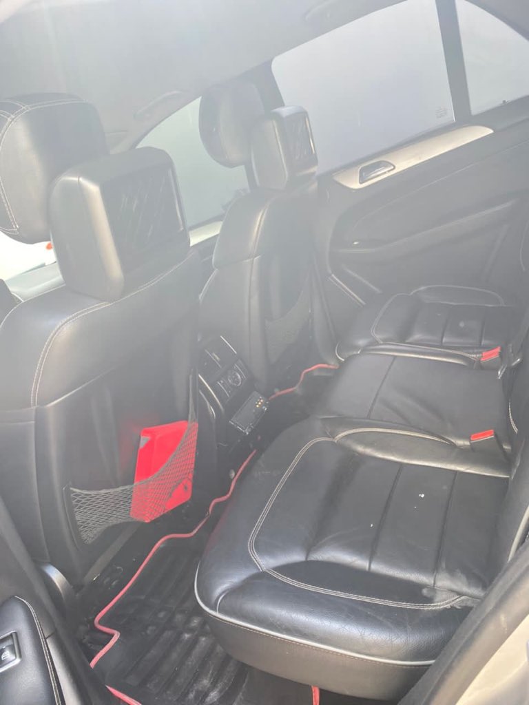 maziechidiime's tweet image. 𝕏𝘛𝘩𝘦 Exquisite 20113 Mercedes-Benz ML350 (Imported/ Pre-Owned)
Priceless Elegance Awaits: 🪺₦16,999,999
Precisely: Sixteen million, nine hundred ninety-nine thousand, nine hundred ninety-nine naira only)
Complimentary Nationwide Delivery – Seamlessly transported to your…