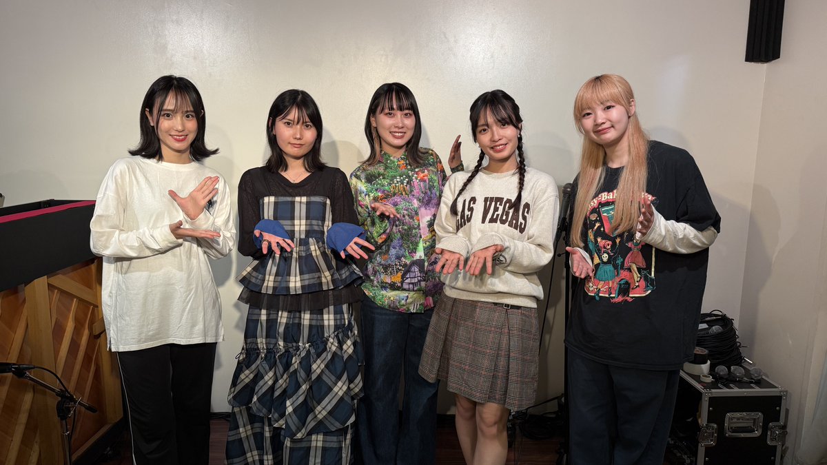 Norainu0123's tweet image. 今日は #DYCUBE での企画LIVEに
お越し頂きありがとうございました😭
皆さんの入場🎫代、配信🎫代は全額
出演者にお渡ししました
3/6のgee−geの他企画中です
またのお越しをお待ちしております

#くるみ。#湊ゆず @minato__yuzu
#Kyon #みの #梨奈
#かんのん #秋本あき #石坪日菜
#朱里乃 #田﨑あさひ