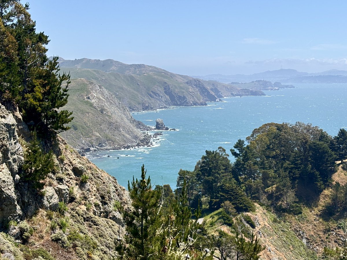 vanillians's tweet photo. today i walked around california ⛅️⛅️ https://t.co/VssETc1uMN