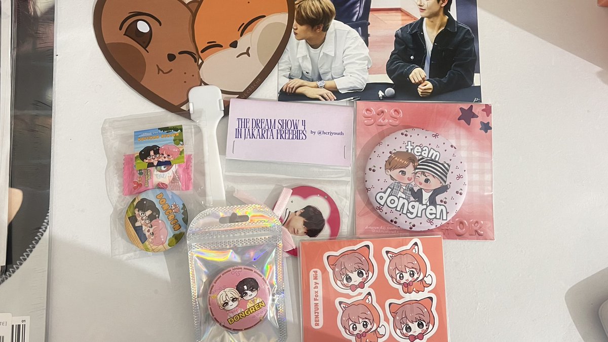 leebialeee's tweet photo. Loving every little Dongren goodies from @lumireaproject  — everything’s just too cute 😭😭 
and also those cute freebies? 
Thanks to @hcrjside @adorenhyucks @rjndoc @hcrjyouth @necdoche 🫶🏻🩷 https://t.co/ocFrMfxpbl