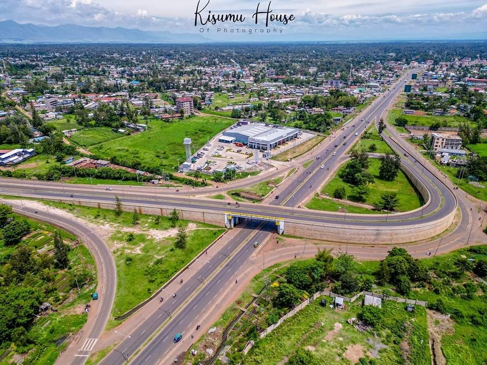 Owinoongoro's tweet image. meanwhile Roads in kisumu