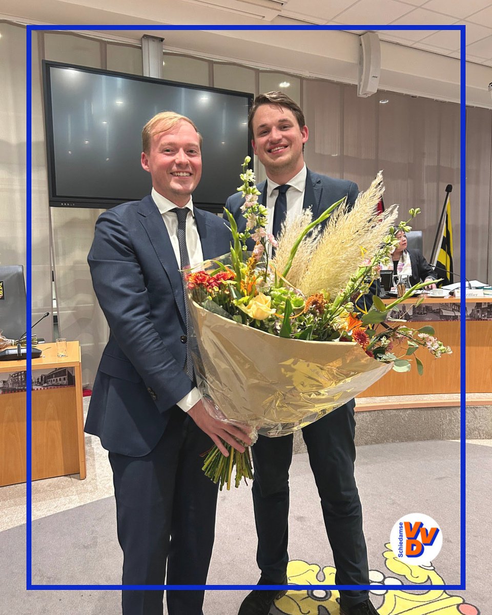 Afgelopen dinsdag is Youri Volkman geïnstalleerd als wethouder in Schiedam. Hij kent de stad als zijn broekzak, is goed ingevoerd in de politieke dossiers en is in staat te verbinden. We wensen hem veel succes in deze mooie functie! 💙🧡

#schiedam #vvd