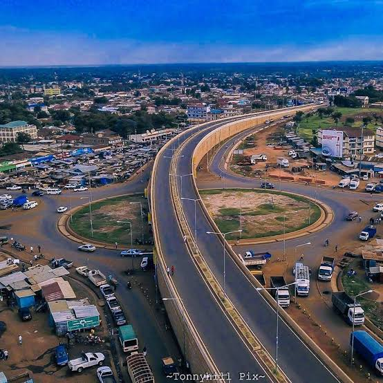 Owinoongoro's tweet image. meanwhile Roads in kisumu