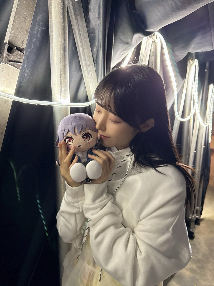 Hina_Youmiya's tweet image. 『#MyGO_AveMujica_Shanghai_DAY2』

この2日間でうまれた感動は
作品を作り、支え、応援してくださる
皆々様のおかげです。
お一人、お一人の存在が
燈ちゃんたちを照らす光のように感じております。
ほんとうに、ありがとうございました..！！

我在图片中写下了一段给大家的中文留言。

#MyGO