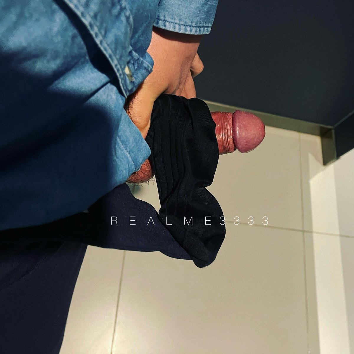 realme3333 tweet media