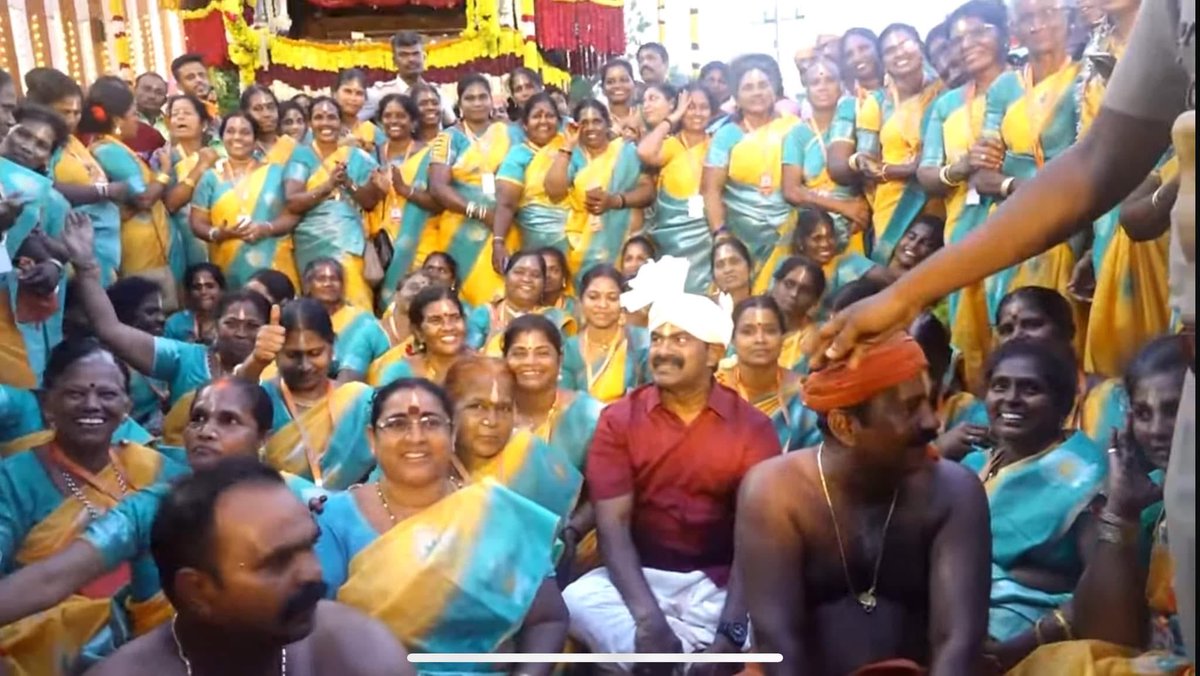 அய்யா வைகுண்டர் சன்னதியில்
அண்ணன் சீமான்! ❤️