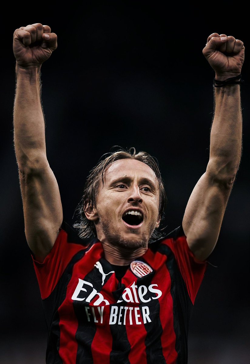 MadridXtra's tweet image. 🗣 Zlatan Ibrahimović: &quot;Luka Modrić is a maestro. When he is on the pitch, he is football. He doesn&apos;t play football. He is football. I spoke to Ancelotti and he told me he was the only Real Madrid player who didn&apos;t suffer injuries last season. He is at 100% physically. And his…