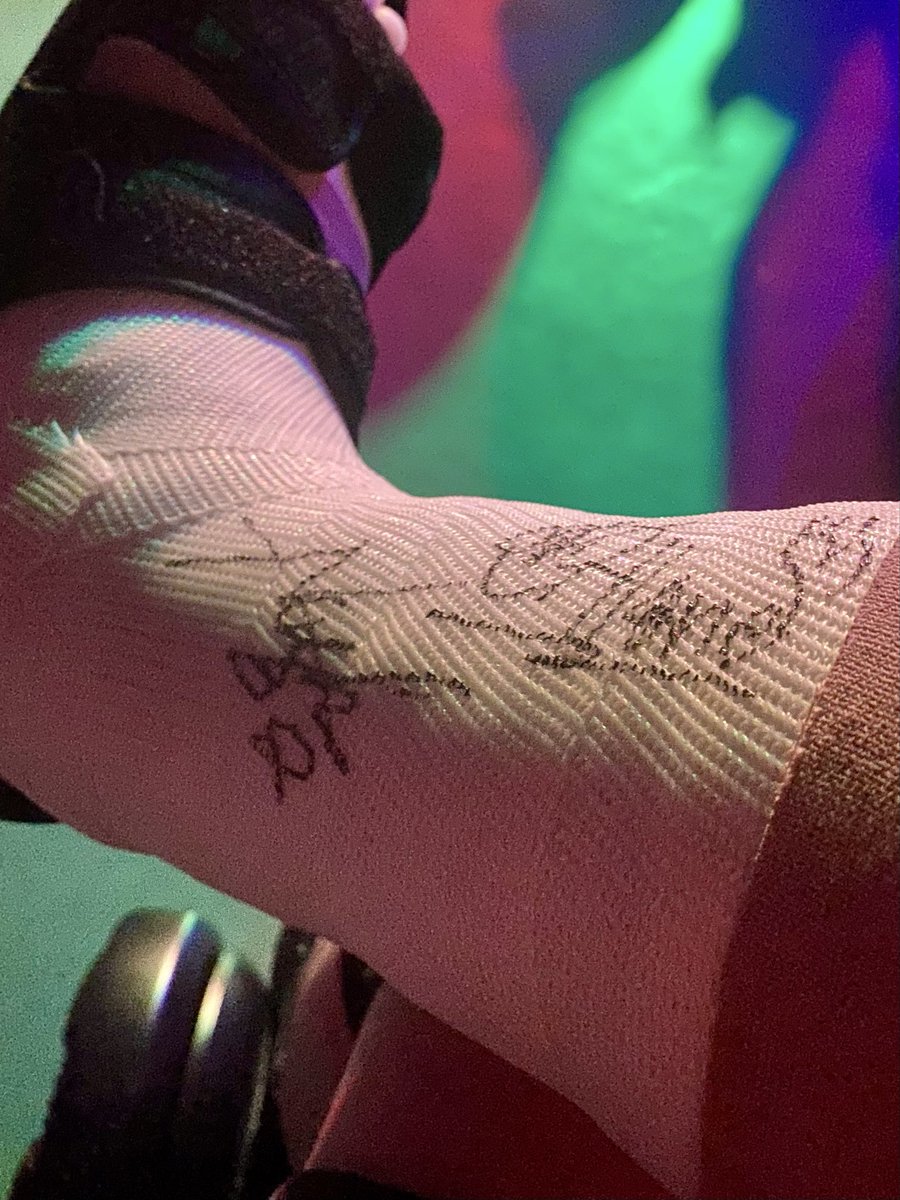 PapaSingChang's tweet image. ホールで声掛けてくれて
頼んでないのにサインしてくれて
マジで記念になった　最高の推しです🤘
#Dimrays