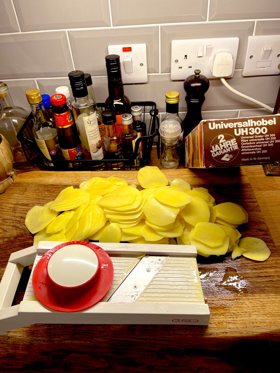 mertynabbot's tweet image. Not showing off! But…. 
It’s going to be amazing 😋
Pork belly from my #Local Butcher Apples a gift from a customers tree!
Done a Calvados gravy!
