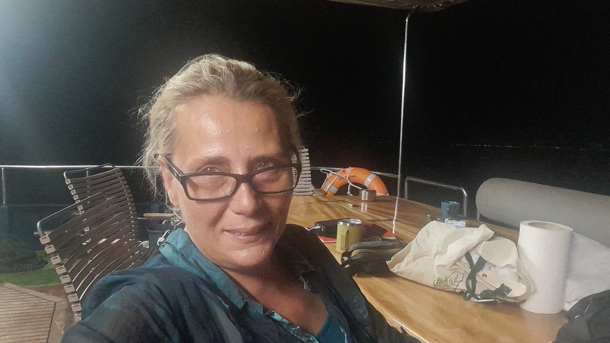 Hakikatleri anlatırken üslûbun bozuksa, bil ki sözünde samimiyet eksiktir…

Zira hakikati dile getirmek kadar, onu nezaketle sunmak da bir erdemdir.

Yanınızdayız <a href="/Aycin_Kantoglu/">Ayçin Kantoğlu</a> 

Bizi sen doğurmadın ama 
Sen bizim de annemizsin!!!