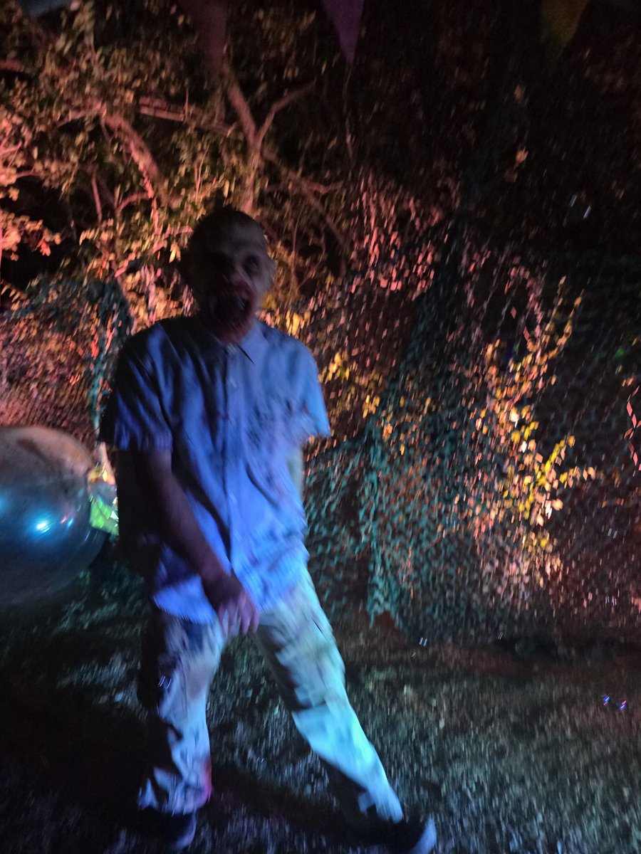 Comedyverse_vt's tweet photo. Had so much fun at #seaworldsanantonio for their annual #HowlOscream 
Always excited to be around and stay for the scare zone and Haunted Houses 
Love the spooky season in our theme park or any park. https://t.co/4XojAveYtg