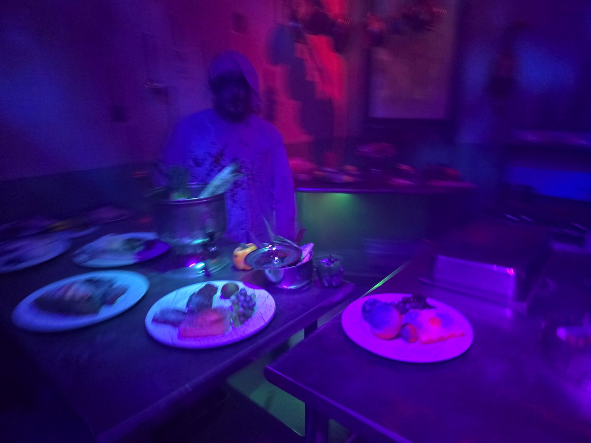 Comedyverse_vt's tweet photo. Had so much fun at #seaworldsanantonio for their annual #HowlOscream 
Always excited to be around and stay for the scare zone and Haunted Houses 
Love the spooky season in our theme park or any park. https://t.co/4XojAveYtg