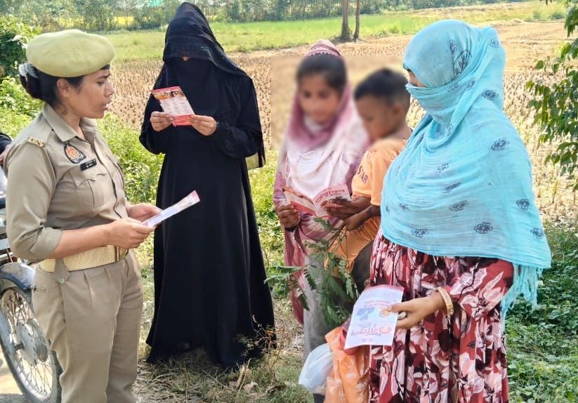 moradabadpolice's tweet image. #SSP @moradabadpolice के निर्देशन में थाना- भगतपुर पुलिस द्वारा #MissionShakti5 अभियान फेज-5 के तहत थाना क्षेत्रा0 भ्रमणशील रहकर महिलाओं/बालिकाओ को हेल्पलाइन नं0- 1090,112,181,1098,1930,1076 व UPCOP ऐप से प्राप्त होने वाली सुविधाओं आदि के बारे में जागरूक किया गया।

#UPPolice