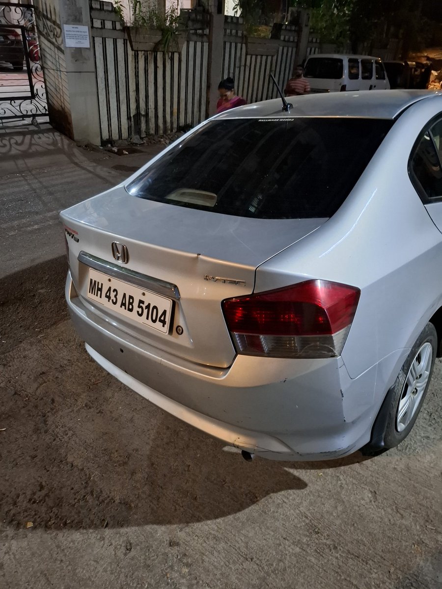 viralshah0's tweet photo. @MTPHereToHelp 

Car is parked in front of society gate.
Everyday and night

Kindly take action 

Building name :- shubh regency , kasturba road, mulund west https://t.co/1WYpZ2qyZr