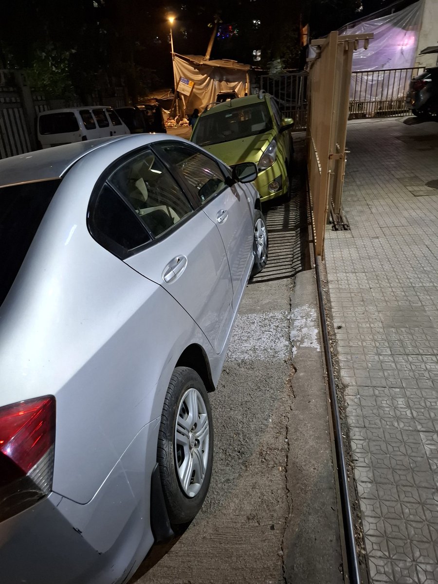 viralshah0's tweet photo. @MTPHereToHelp 

Car is parked in front of society gate.
Everyday and night

Kindly take action 

Building name :- shubh regency , kasturba road, mulund west https://t.co/1WYpZ2qyZr