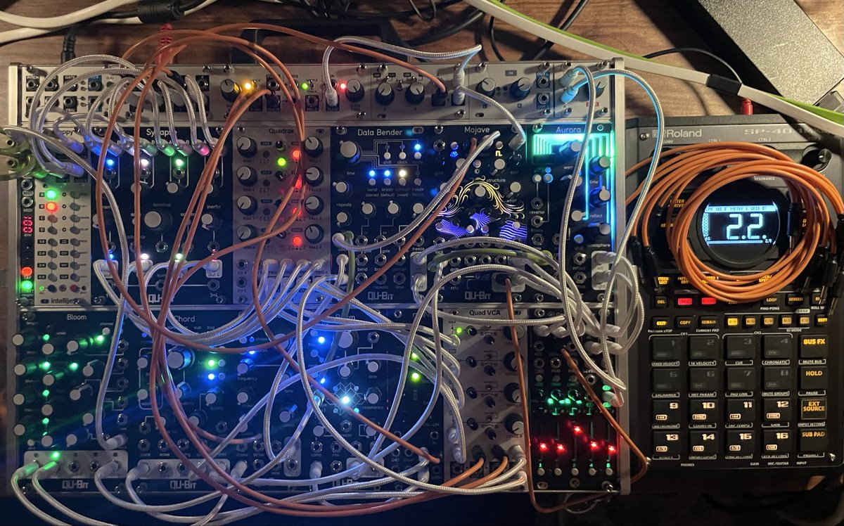 YuzuGosho_tkhr's tweet image. ModularFriendlyありがとうございました！
SP404mk2のPatternRecモードをトリガーのショット&amp;amp;ルーパーとして使ってみました🎛️

次回はFoMの週の11/26(水)にある「modular club EX vol.3」に参戦です！演者としてはもちろん、去年は仕事で見れなかったODYSSEEさんも楽しみ！
shibasakimod.com/schedule/20251…