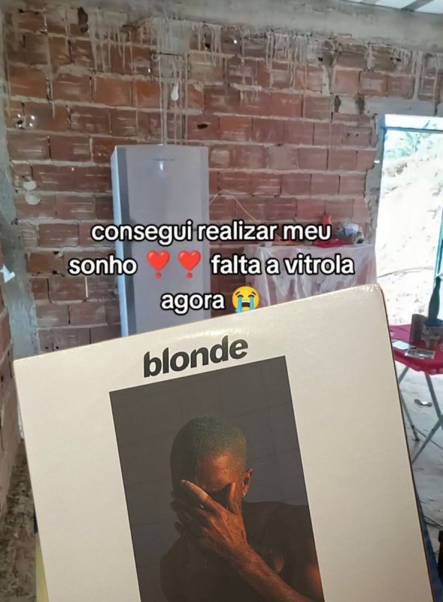 a veces me dan ganas de empezar a comprar vinilos para coleccionar pero me doy cuenta q voy a ser este
