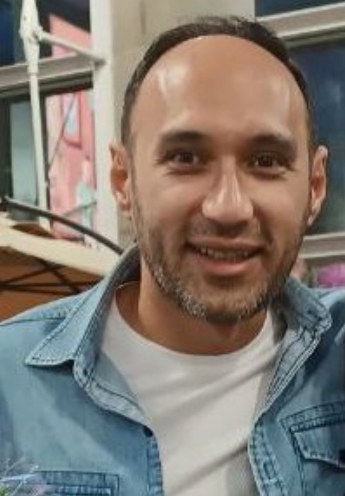 ”من تنها یک شهروند عادی معترض و آزادی‌خواهم، از درد شما می‌گفتم. امروز می‌خواهم درد مرا از میان کلماتم لمس کنید.“

#امیرحسین_موسوی