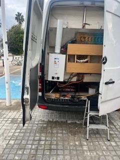 Denunciem al propietari d'un vehicle-vivenda per incomplir l'Ordenança Municipal Reguladora d'Autocaravanes, Càmpers i Caravanes.
Es trobava estacionada en una zona "no autoritzada" a la platja de #LaPatacona, produint sorolls molestos al veïnat amb un generador elèctric.