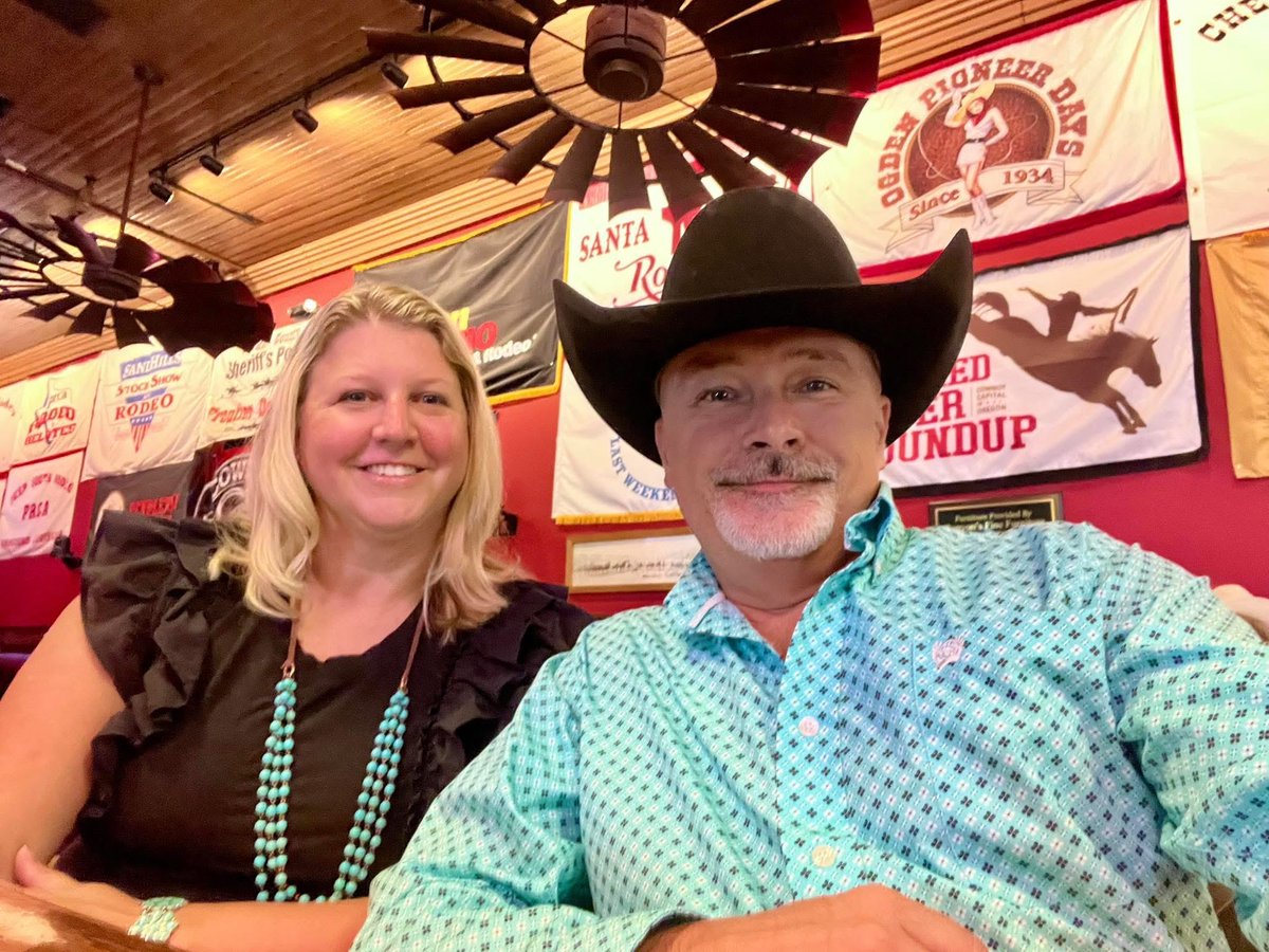 smithsteph's tweet image. 22 years married. A celebration 4 weeks late but a great weekend in Fort Worth seeing one of our favorites.
