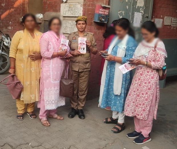 moradabadpolice's tweet image. #SSP @moradabadpolice के निर्देशन में थाना- मुगलपुरा पुलिस द्वारा #MissionShakti5 अभियान फेज-5 के तहत थाना क्षेत्रा0 भ्रमणशील रहकर महिलाओं/बालिकाओ को हेल्पलाइन नं0- 1090,112,181,1098,1930,1076 व UPCOP ऐप से प्राप्त होने वाली सुविधाओं आदि के बारे में जागरूक किया गया।

#UPPolice