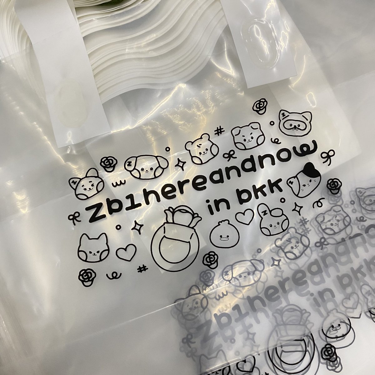 ⋆ 𝒢iveaway for   #ZB1HEREandNOWinBKK 

✩ plastic bag 100 ea
✩ scrunchie 20 ea

date : 18 october 2025
time : tba (before sound check)
location : impact challenger

#2025_ZEROBASEONE_WORLDTOUR_HEREANDNOW_IN_BANGKOK #ZEROBASEONEINBKK