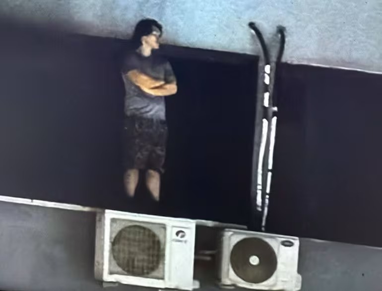 ▶️MATÓ A SUS JEFES PORQUE LE ECHARON DEL TRABAJO | 🤯

👉🏻 La riña que terminó con cinco chinos muertos en un edificio de CDE se desató por una discusión laboral y el despido del encargado de una tienda de celulares.

🔪  Jack Cheng Luo (25), fue notificado de que lo echaban por