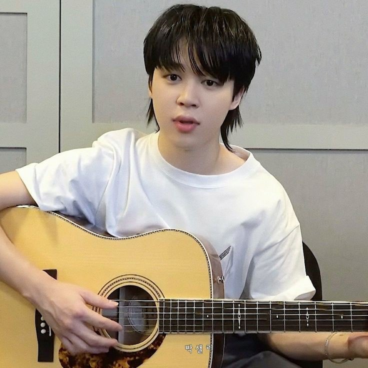 تو ترندینگ‌تولد قند عسل شرکت کنید
HAPPY BIRTHDAY JIMIN 🎂
#HappyJiminDay 
#OurMuseJimin
#30YearsofLove