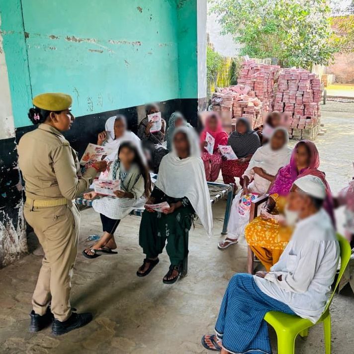 moradabadpolice's tweet image. #SSP @moradabadpolice के निर्देशन में थाना- मैनाठेर पुलिस द्वारा #MissionShakti5 अभियान फेज-5 के तहत थाना क्षेत्रा0 भ्रमणशील रहकर महिलाओं/बालिकाओ को हेल्पलाइन नं0- 1090,112,181,1098,1930,1076 व UPCOP ऐप से प्राप्त होने वाली सुविधाओं आदि के बारे में जागरूक किया गया।

#UPPolice