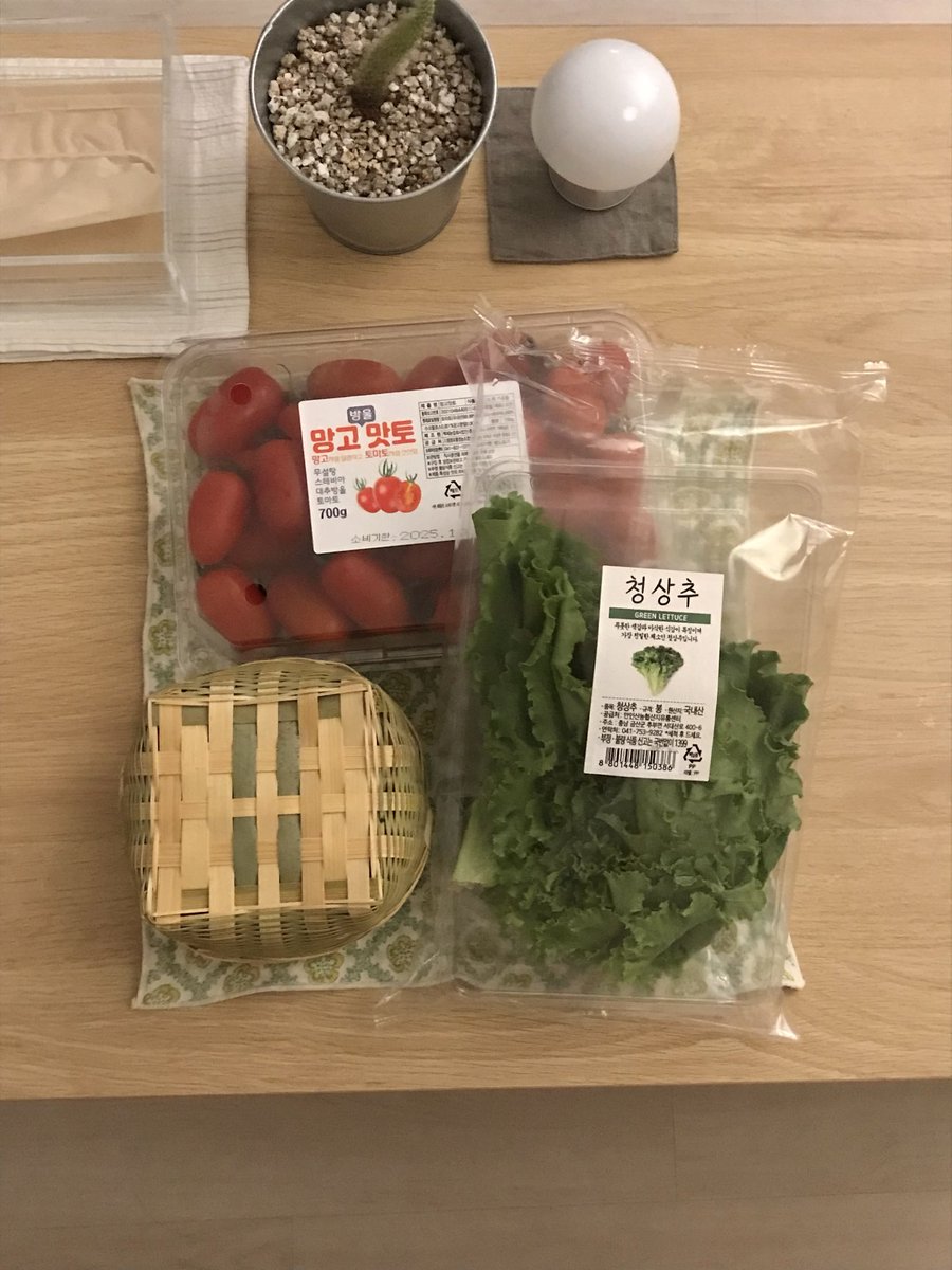 1ovelog's tweet image. 오늘은 셀프네일하구 도시락 준비햇서요
과연 내일 일찍 일어날 수 있을 것인가 😀