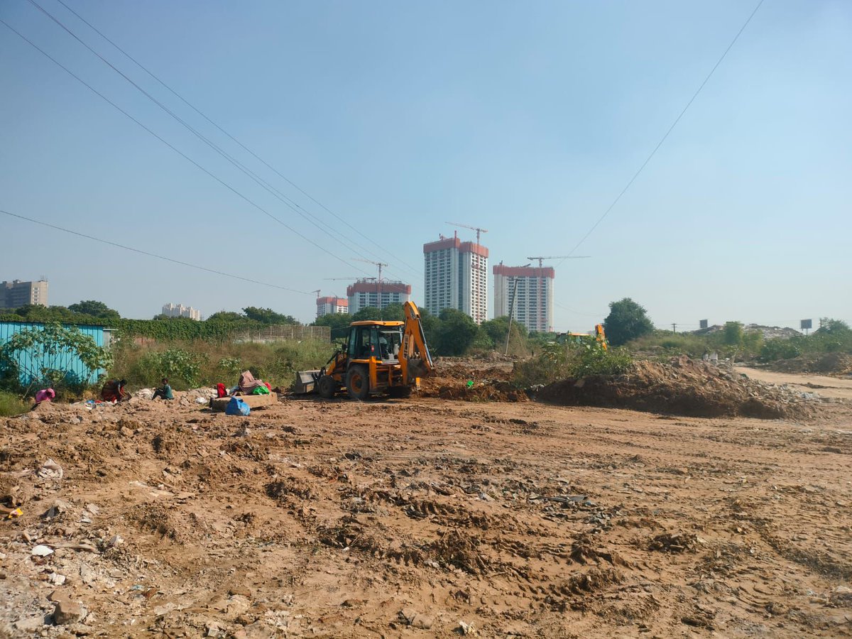 OfficialGMDA's tweet image. 🛣️ The missing link between Sector 62 & 65 is now under construction by GMDA. Once ready, it will improve road access from Sectors 58–67 to SPR & surrounding neighborhoods.
#Gurugram #InfrastructureDevelopment #RoadConnectivity
@cmohry @DC_Gurugram @MunCorpGurugram @TrafficGGM