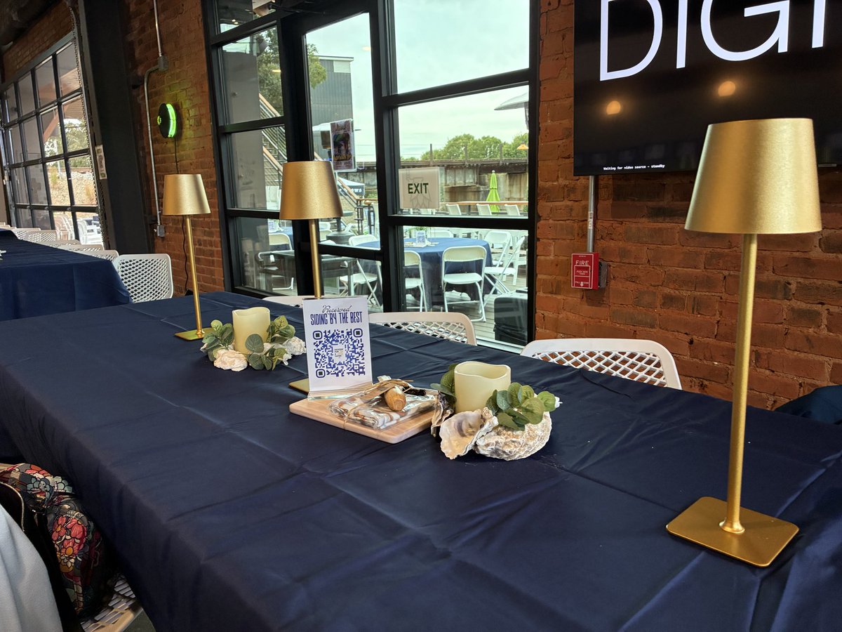 lessthan3org's tweet photo. What an incredible night! < 3 Huge thanks to everyone who came out to our "Shucking for a Cause" yesterday! Your support made it a massive success for the Less Than 3 Foundation and helped us spread our mission. We are so grateful! 🦪 #ShuckingForACause #LessThanThree https://t.co/n0IwzInVj8