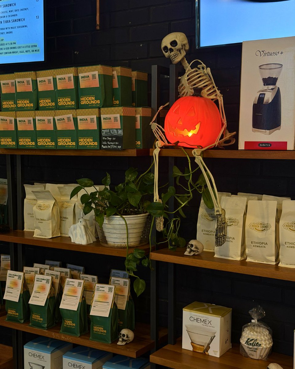 STAY FOR THE VIBES 🎃
—••—
No big plans today — just good coffee, soft music, and spooky little corners that make you smile 👌
—••—
📍4C Easton Ave, New Brunswick