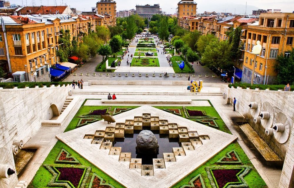 Armembsuisse's tweet image. Today we celebrate the birthday of #Yerevan, #Armenia’s  beautiful capital city. Built by king Argishti on the banks of Hrazdan river in the year of 782 BC, #Yerevan is one of world&apos;s oldest continuously inhabited cities.🇦🇲 
Happy 2807th anniversary, #Yerevan!…