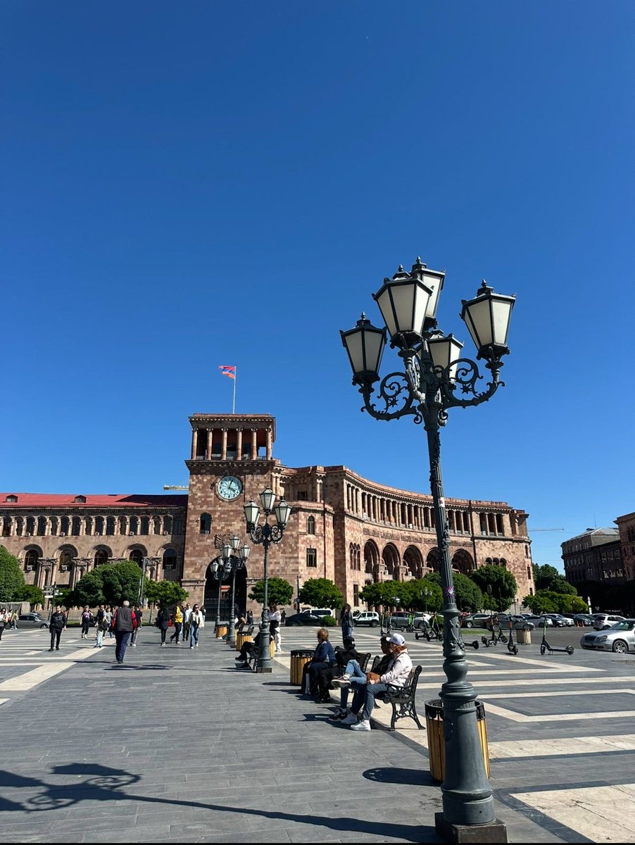 Armembsuisse's tweet image. Today we celebrate the birthday of #Yerevan, #Armenia’s  beautiful capital city. Built by king Argishti on the banks of Hrazdan river in the year of 782 BC, #Yerevan is one of world&apos;s oldest continuously inhabited cities.🇦🇲 
Happy 2807th anniversary, #Yerevan!…
