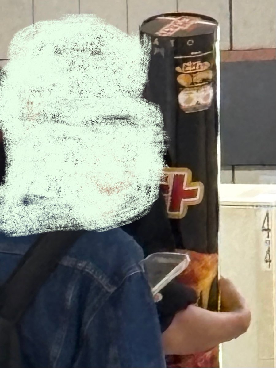 hamaji1214's tweet photo. 「ちくわ」
と
「ピザポテト」
地下鉄待ってたら、でっかいピザポテト持ってる人がおるやん〜!
ライバル〜www
#れとろげ9 #れとろげ #MGMF #ちくわ https://t.co/ZHSSVBKxjZ