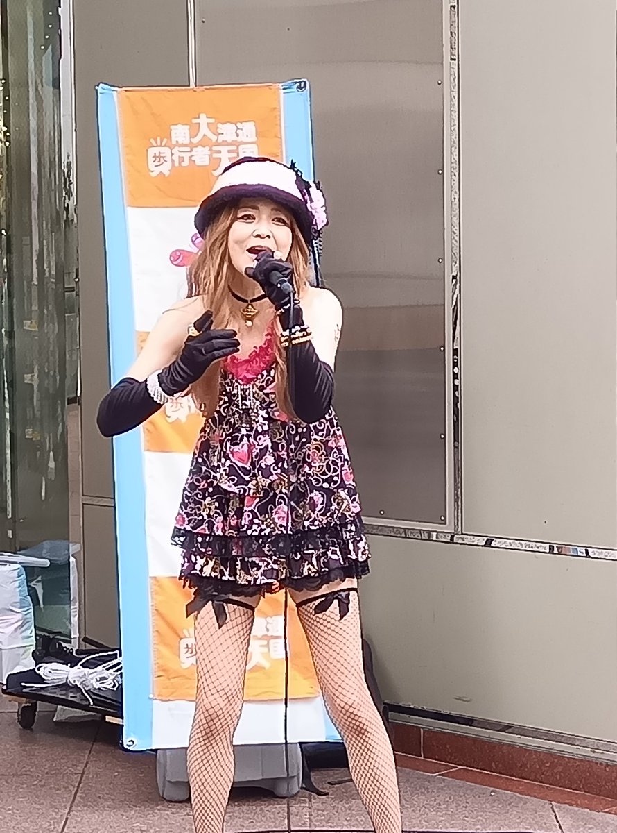 groundtetra's tweet photo. 10月12日 #Chamyu* さん
久しぶりの観覧でしたが凄いエネルギッシュなステージで元気を貰いました!
Chamyu*さんのMC聞いてたら前向きに生きようと思いましたよ…いや自分、前のめりに生きてるからちょっとセーブした方がいいかもね(笑)
楽しかったです! https://t.co/qttIkfOSHR