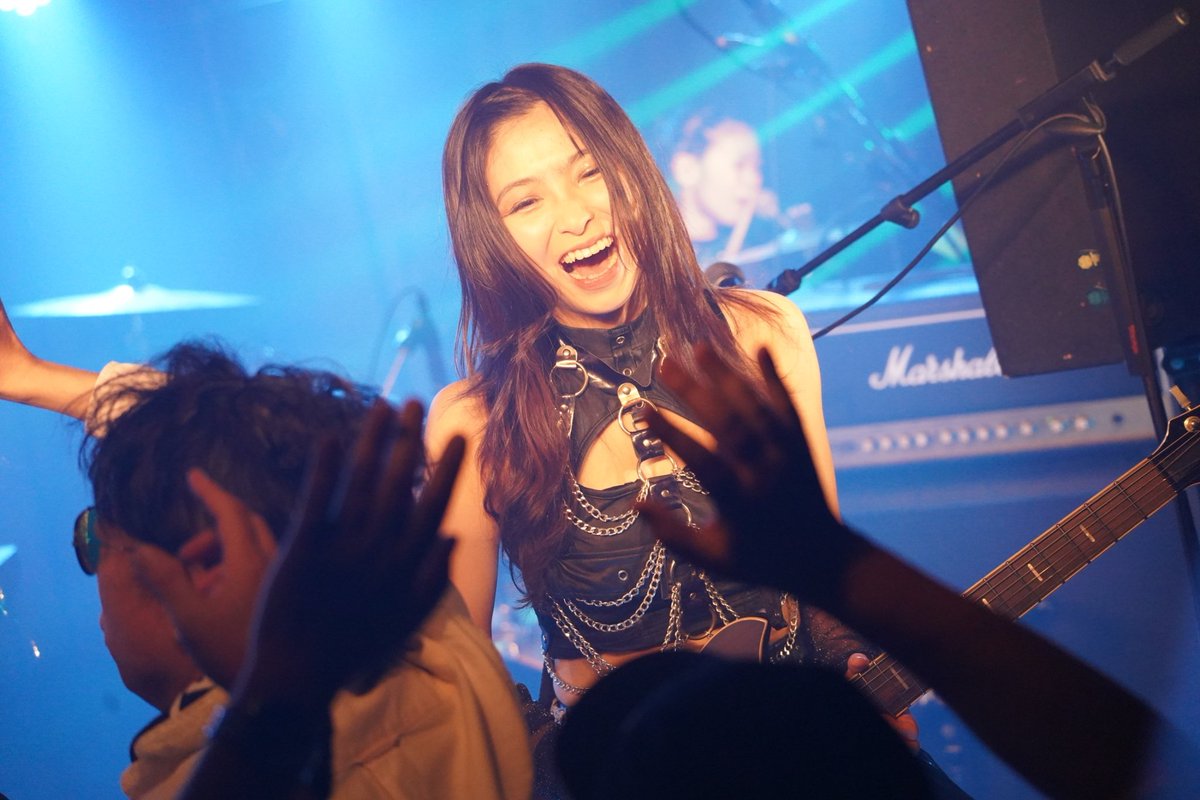 Asumi_RM's tweet photo. #RiskyMelody
レギュラーミニワンマン
#LIVEisLIVE
急遽開催の追加公演でしたが、
来てくれた皆さんありがとうございました!
アメリカでやる為に準備していた
『A NEW DAY』2025ver.
とても好評で、本当に嬉しかったです
ぜひもっとライブで、新しくなったこの曲を聞いてほしいです🎸🔥 https://t.co/Yhm8tuu7BD